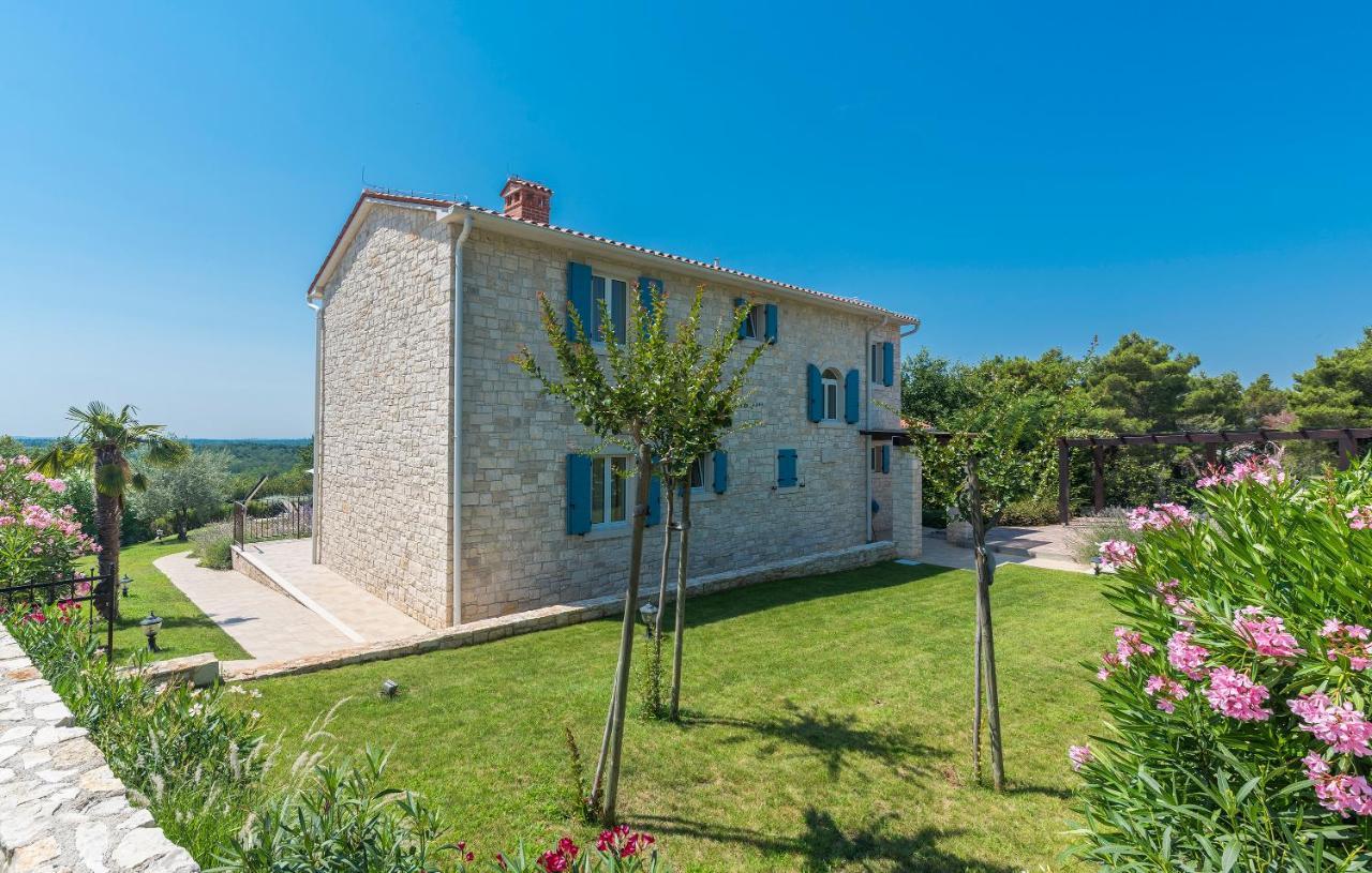 Villa Sterpazzi - Near Porec With Sea View, Private Jacuzzi, Sauna And Pool Višnjan Eksteriør billede