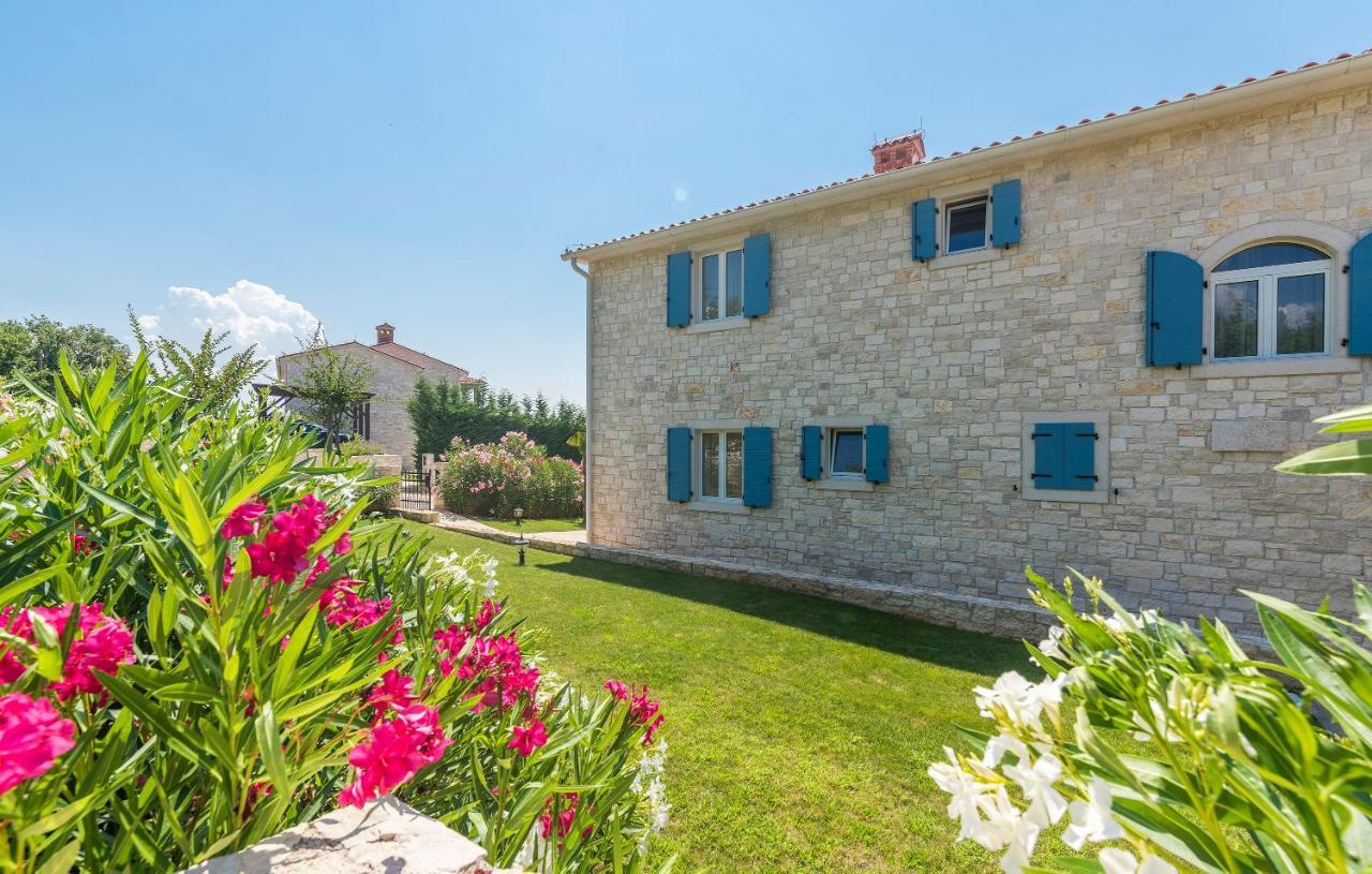 Villa Sterpazzi - Near Porec With Sea View, Private Jacuzzi, Sauna And Pool Višnjan Eksteriør billede