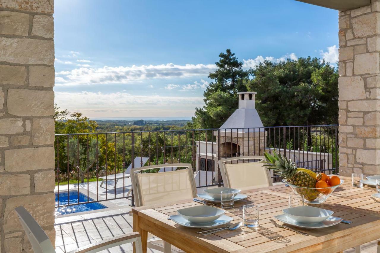 Villa Sterpazzi - Near Porec With Sea View, Private Jacuzzi, Sauna And Pool Višnjan Eksteriør billede