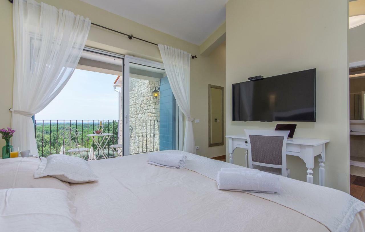 Villa Sterpazzi - Near Porec With Sea View, Private Jacuzzi, Sauna And Pool Višnjan Eksteriør billede