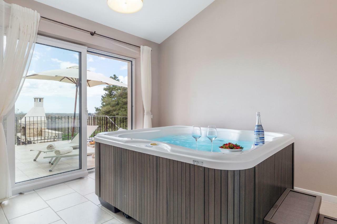 Villa Sterpazzi - Near Porec With Sea View, Private Jacuzzi, Sauna And Pool Višnjan Eksteriør billede